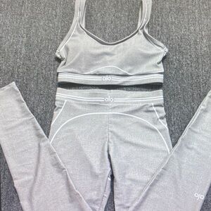 ALO Yoga Light Gray Sports Bra Size M